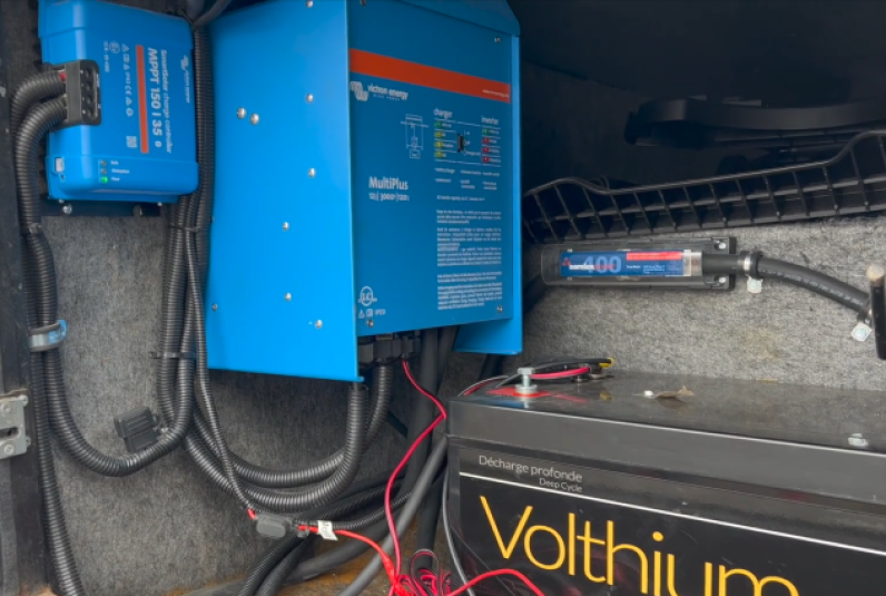 L'ondulateur recharge les batteries